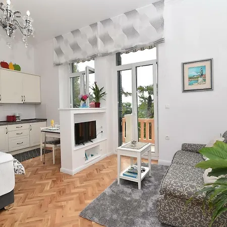 Salus, Maruna Apartment *
