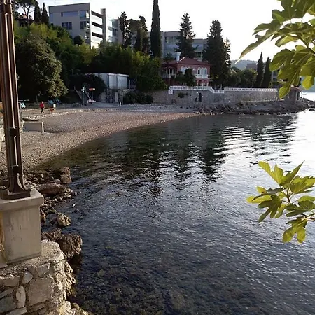 Salus, Maruna