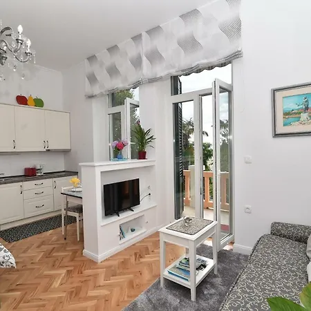 Salus, Maruna Apartament Opatija