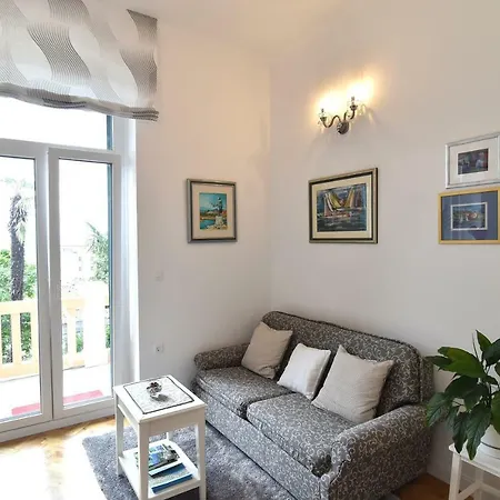 Salus, Maruna Apartament Opatija
