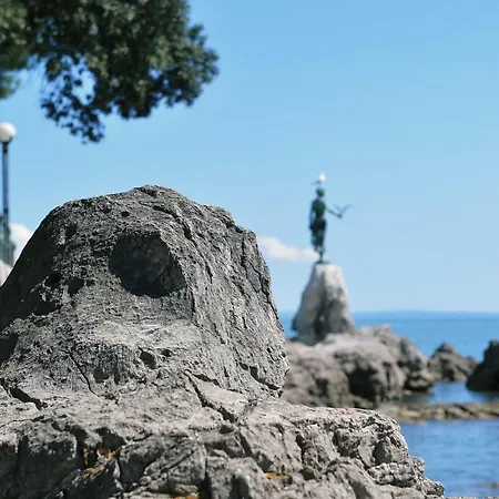 Salus, Maruna